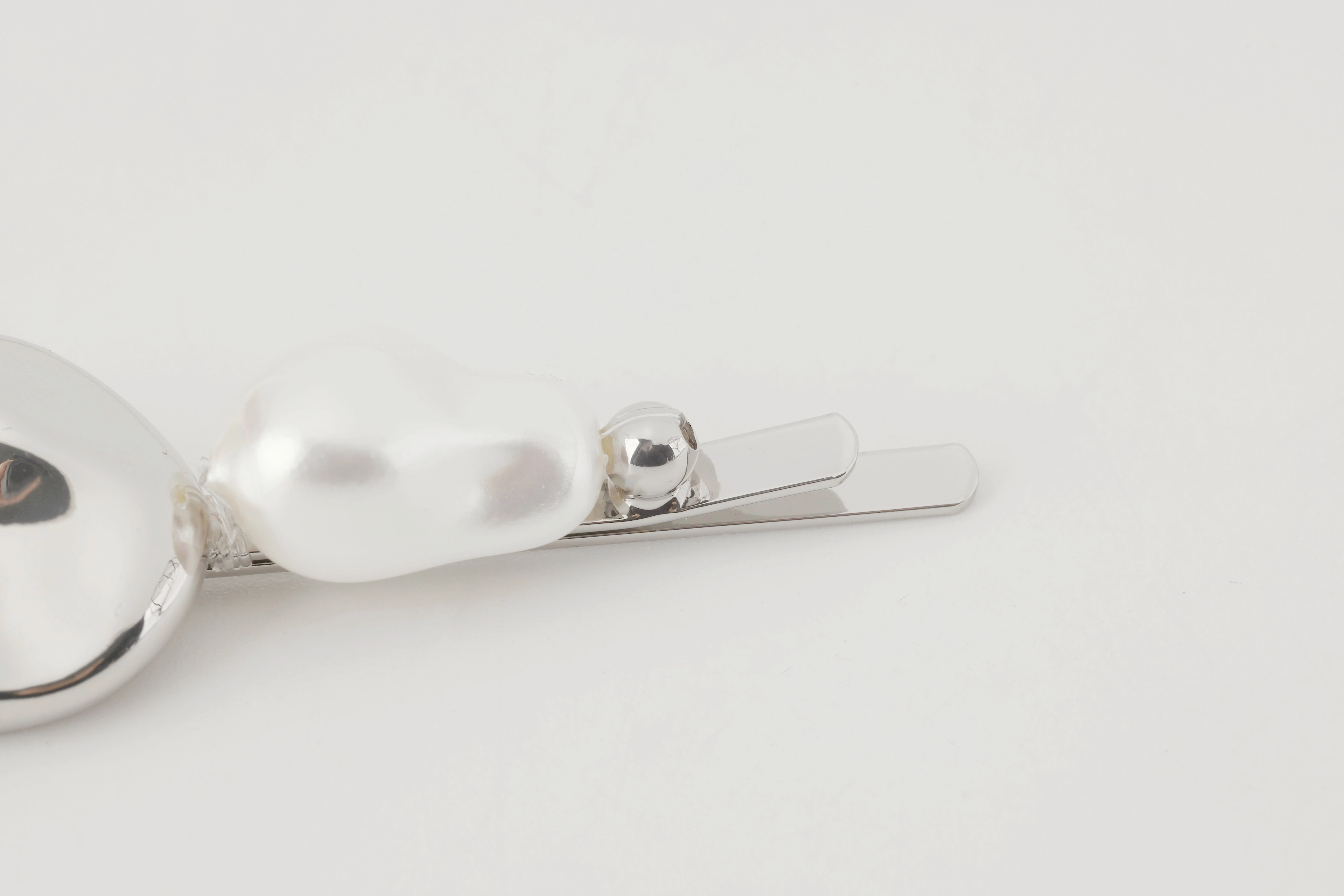 Glamour Distort Hairclip Set With Faux Pearl