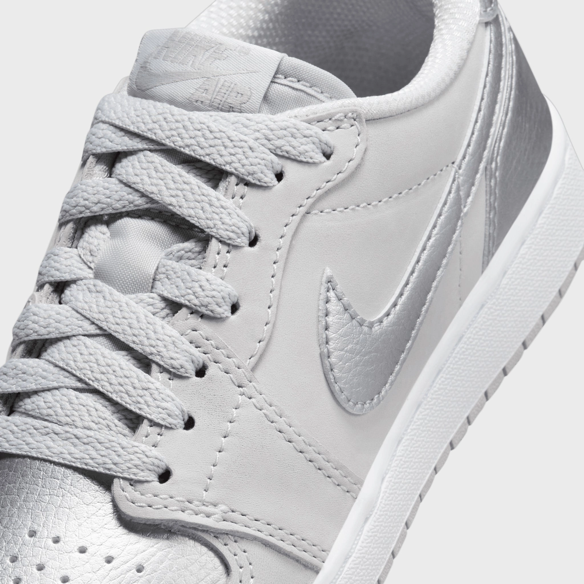 Jordan 1 Retro Low OG GS Neutral Grey / Metallic Silver - White
