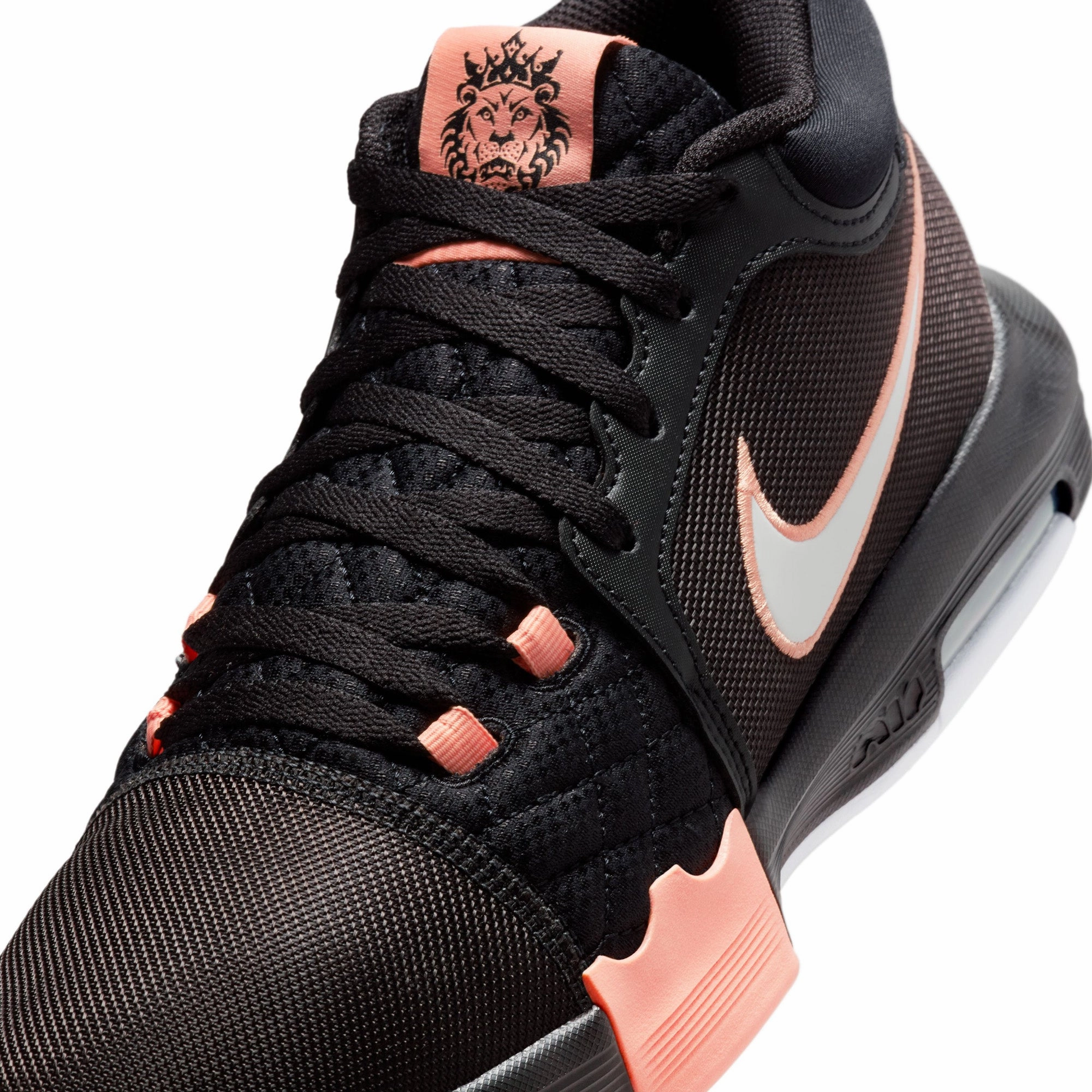 Lebron Witness VIII Basketball Shoes