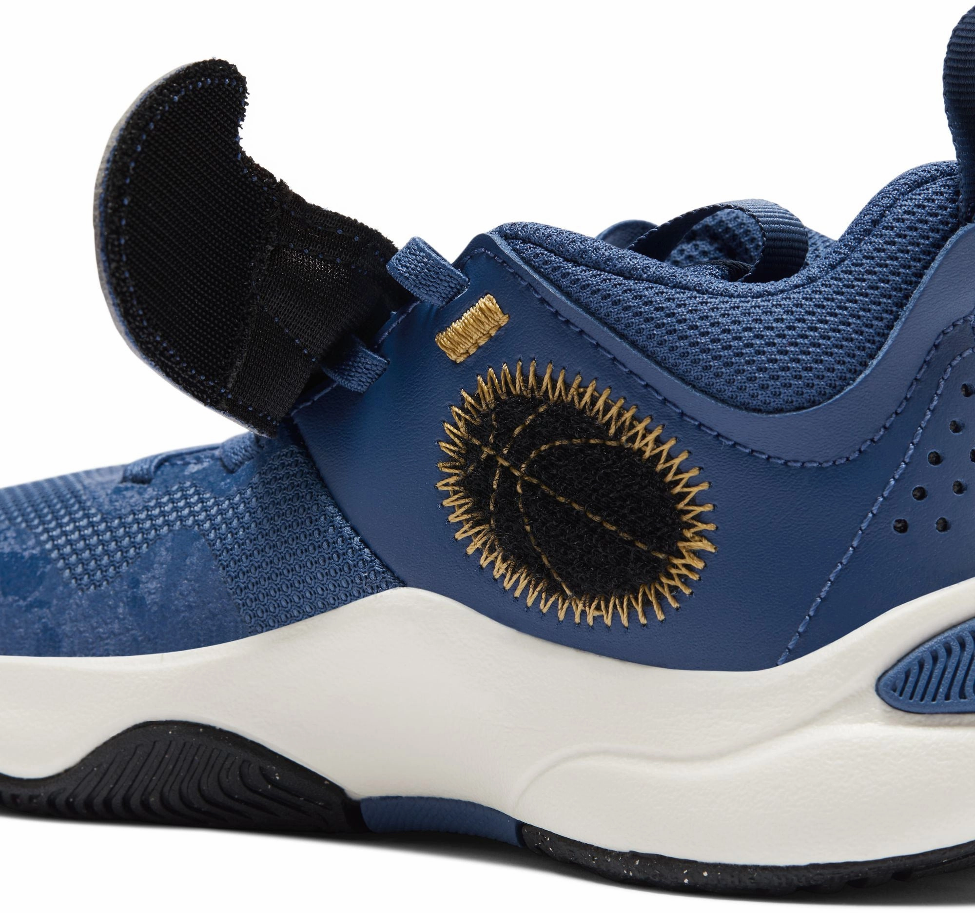 Team Hustle D 11 Kid's Basketball Shoes