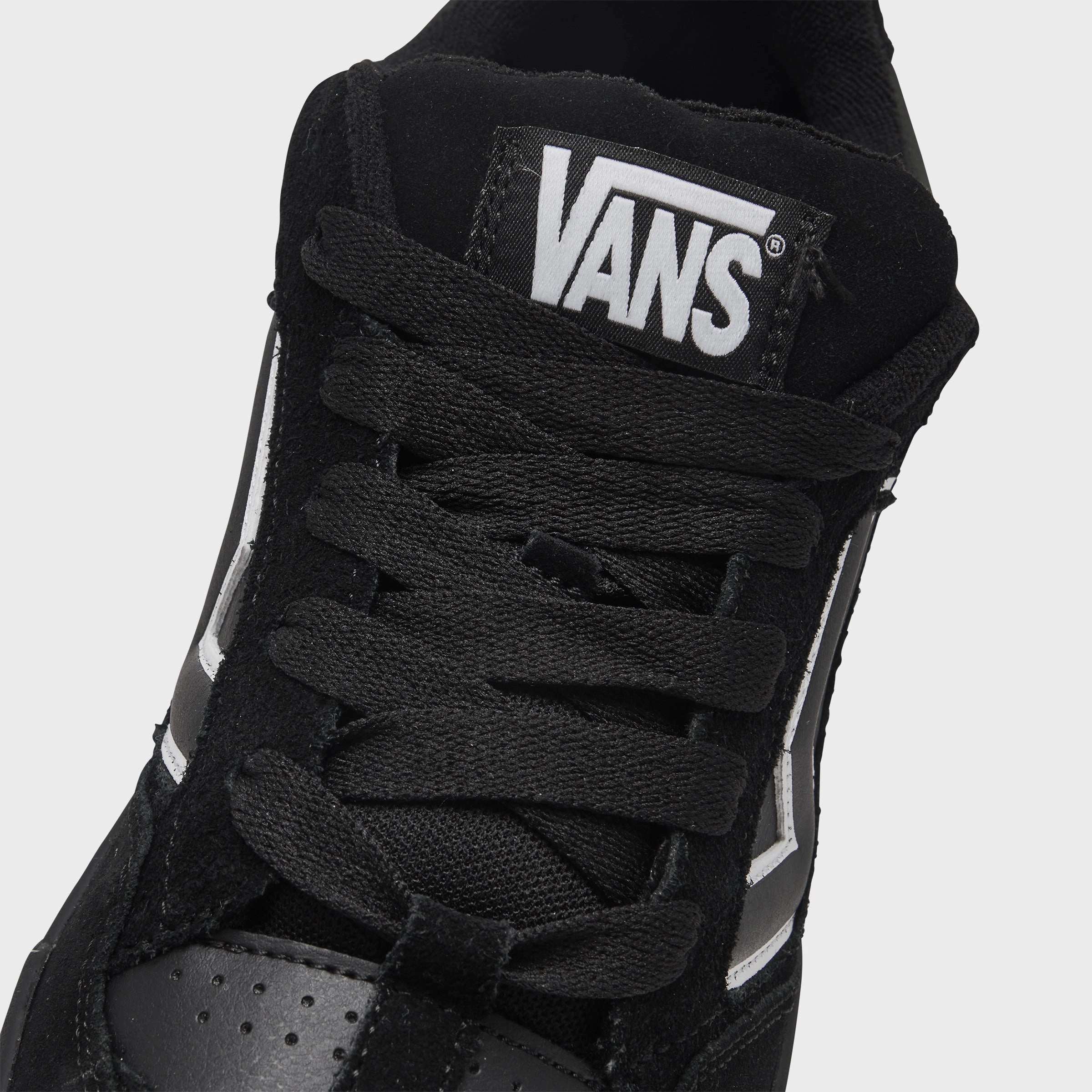 Vans Upland Black / White