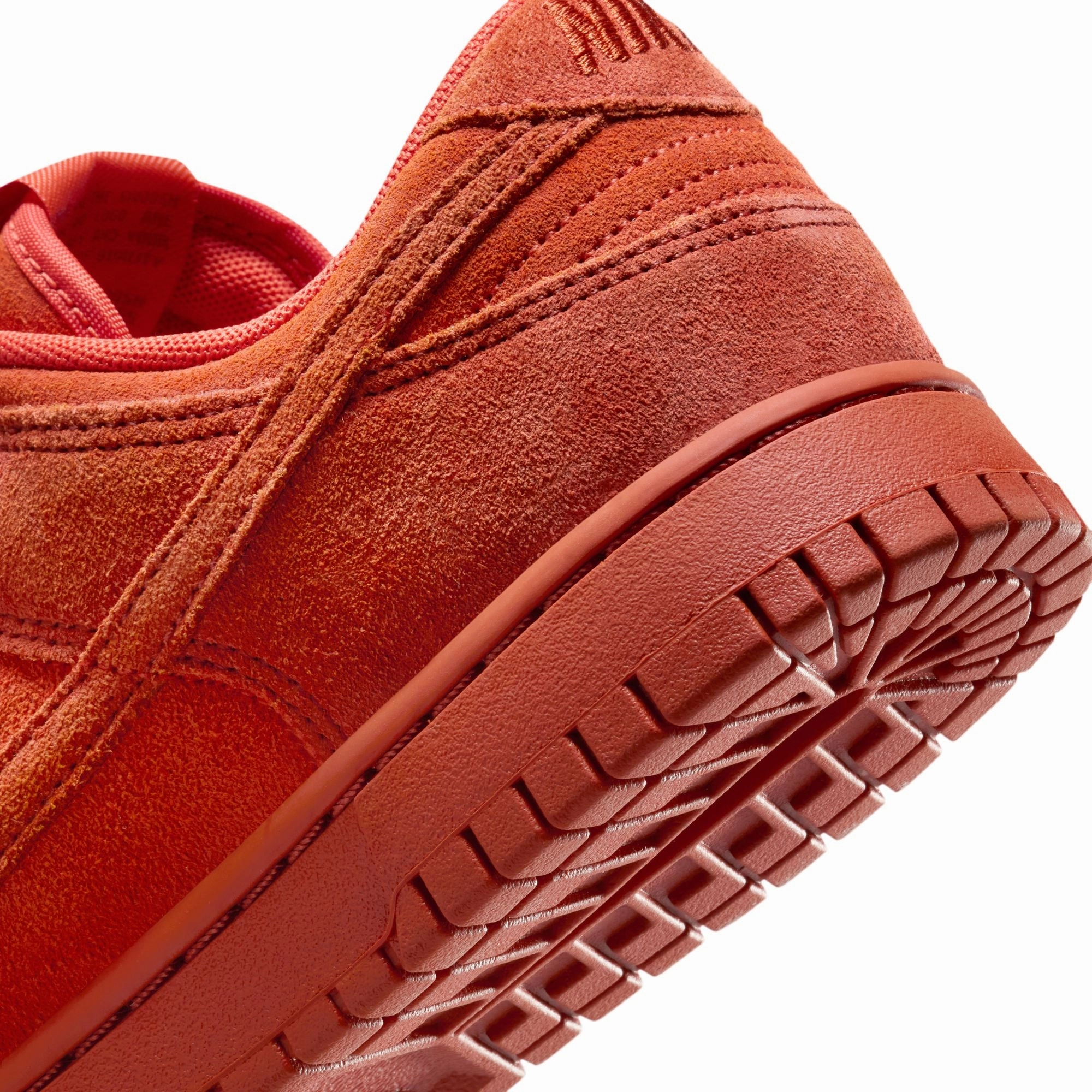 Women's Nike Dunk Low SE - PICANTE RED/DRAGON RED